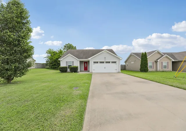 Homes for sale in Oak Grove, KY | 145 Bob White Trl, Oak Grove, KY 42262 | MLS# 3214157