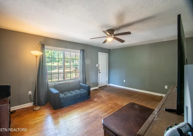 3rd image of 129 S High Knob Rd, La Follette, TN 37766 | MLS# 3278454