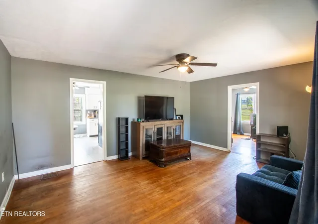4th image of 129 S High Knob Rd, La Follette, TN 37766 | MLS# 3278454