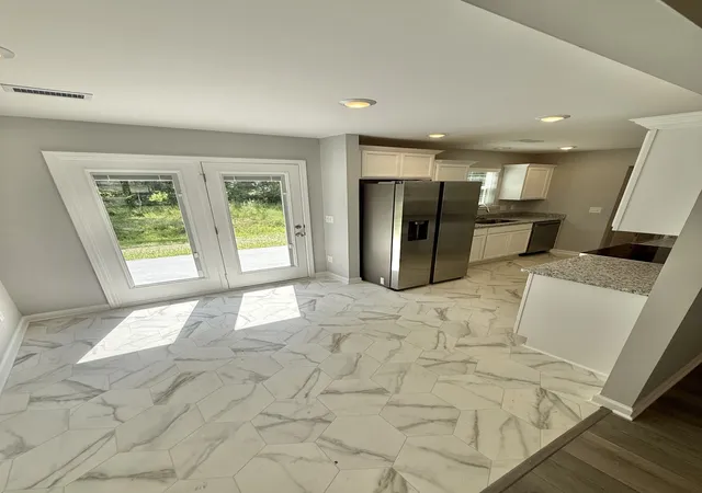 Photo 3 of Single family home for sale at 100 Stonehenge Cir, Manchester, TN 37355 | MLS# 3190833 | Listing updated on 2026-09-23