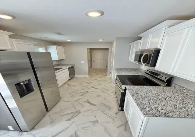 Photo 3 of Single family home for sale at 100 Stonehenge Cir, Manchester, TN 37355 | MLS# 3190833 | Listing updated on 2026-09-23