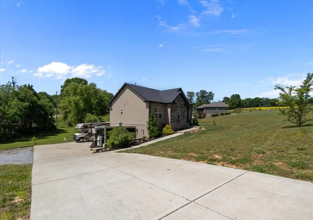 Photo 3 of Single family home for sale at 180 Alonzo Pl, Cunningham, TN 37052 | MLS# 3191227 | Listing updated on 2026-10-09