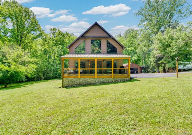 1st image of 825 Shady Pl, Smithville, TN 37166 | MLS# 3204058