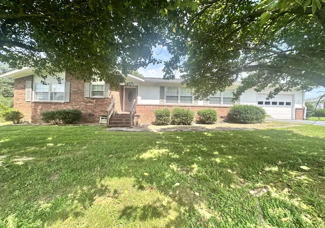 Homes for sale in Lawrenceburg, TN | 1580 Branch Dr, Lawrenceburg, TN 38464 | MLS# 3191056