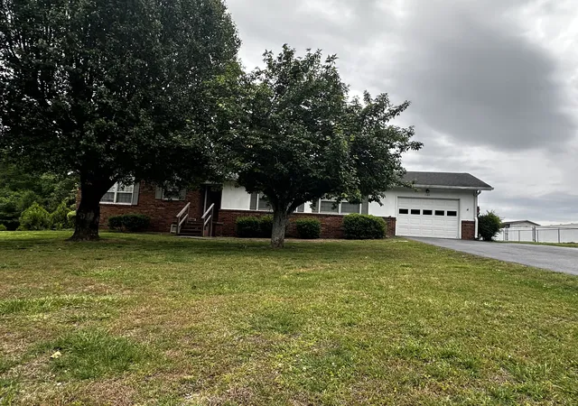 Homes for sale in Lawrenceburg, TN | 1580 Branch Dr, Lawrenceburg, TN 38464 | MLS# 3191056