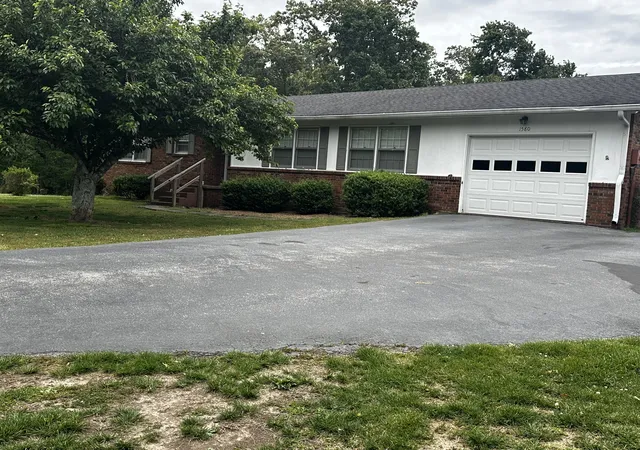 Homes for sale in Lawrenceburg, TN | 1580 Branch Dr, Lawrenceburg, TN 38464 | MLS# 3191056