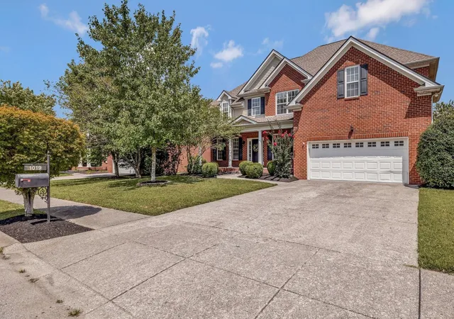 Photo 2 of Single family home for sale at 1019 Brixworth Dr, Thompsons Station, TN 37179 | MLS# 3603336 | Listing updated on 2026-10-06