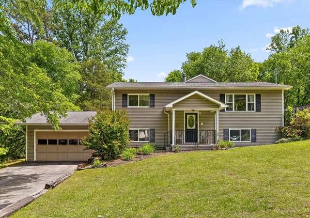 Photo 2 of Single family home for sale at 10246 Scenic View Dr, Ooltewah, TN 37363 | MLS# 3242007 | Listing updated on 2026-10-03