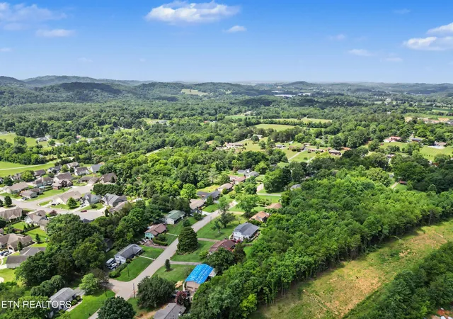 Homes for sale in Knoxville, TN | 1421 Mount Vista Dr, Knoxville, TN 37920 | MLS# 3233964