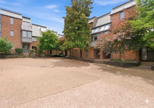 Photo 2 of Townhouse for sale at 133 Hampton Pl, Nashville, TN 37215 | MLS# 3193052 | Listing updated on 2026-08-18