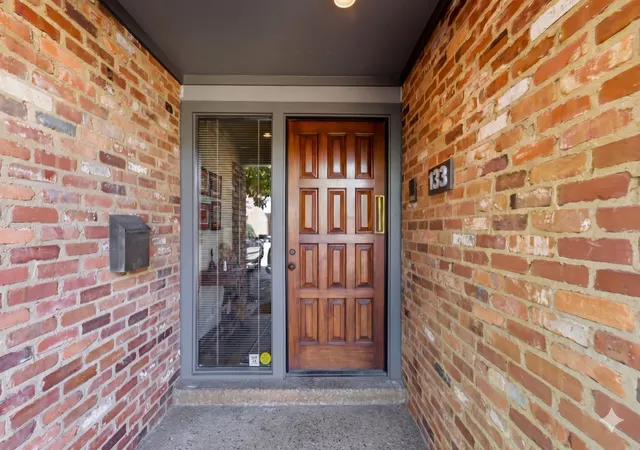 Photo 3 of Townhouse for sale at 133 Hampton Pl, Nashville, TN 37215 | MLS# 3193052 | Listing updated on 2026-08-18