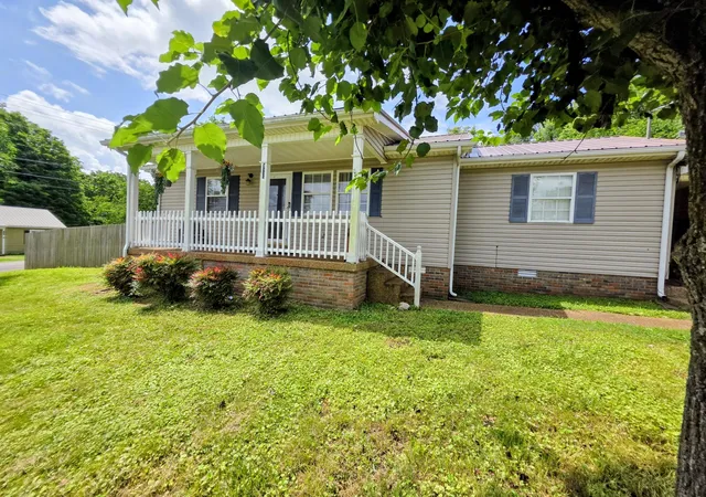 Homes for sale in Centerville, TN | 108 Arnold St, Centerville, TN 37033 | MLS# 3191378
