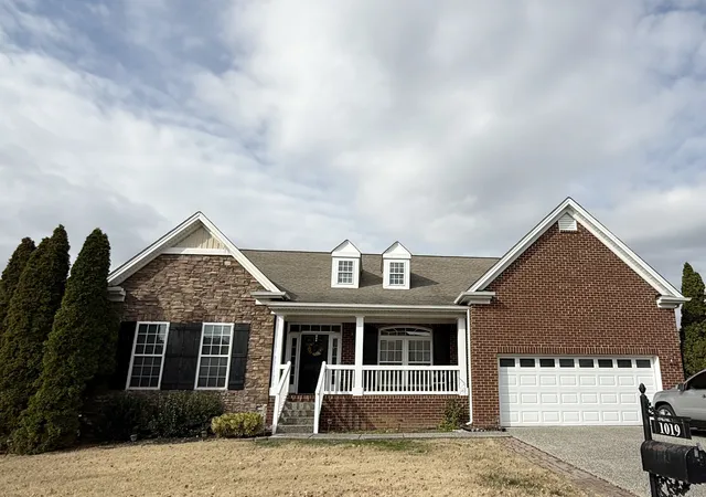 Photo 1 of Single family home for sale at 1019 Queens Pl, Spring Hill, TN 37174 | MLS# 3191338 | Listing updated on 2026-08-18