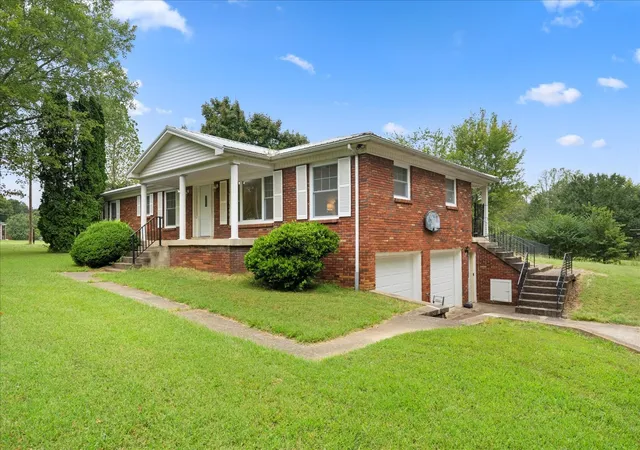 Photo 2 of Single family home for sale at 1125 Timber Ridge Rd, Charlotte, TN 37036 | MLS# 3598478 | Listing updated on 2026-10-07