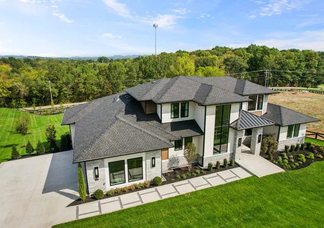 Photo 2 of Single family home for sale at 7132 Bonterra Dr, Franklin, TN 37064 | MLS# 3191528 | Listing updated on 2026-10-25