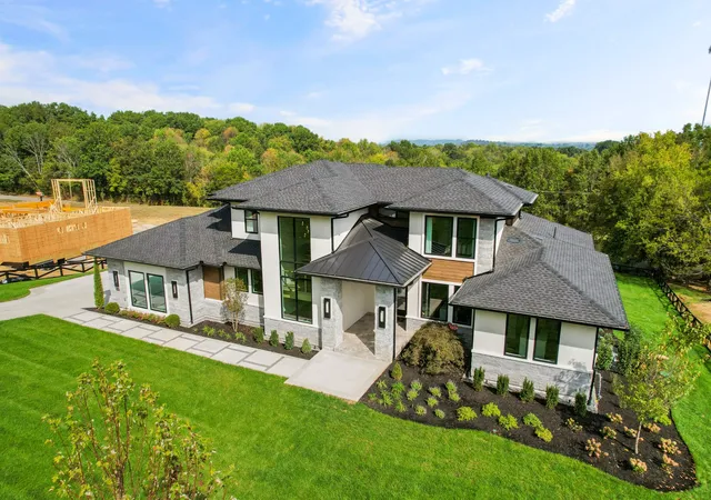 Photo 3 of Single family home for sale at 7132 Bonterra Dr, Franklin, TN 37064 | MLS# 3191528 | Listing updated on 2026-10-25