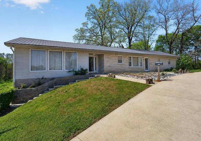 Homes for sale in Sparta, TN | 463 Franks Ferry Rd, Sparta, TN 38583 | MLS# 3191629