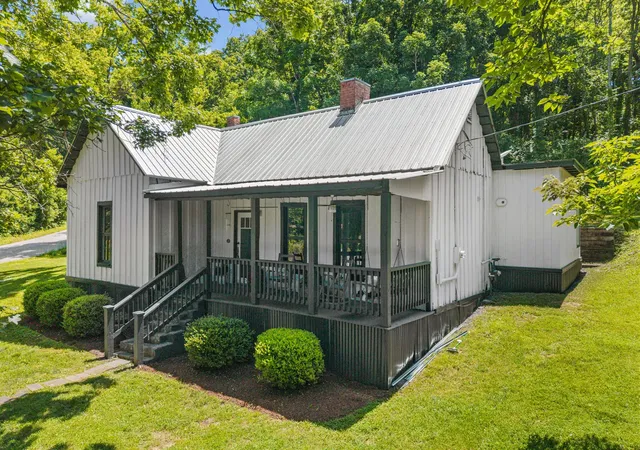 2nd image of 1854 Popes Chapel Rd, Thompsons Station, TN 37179 | MLS# 3229950