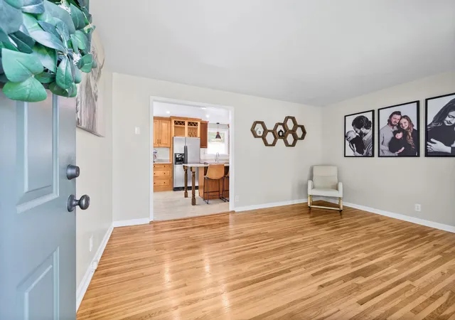 Photo 3 of Single family home for sale at 313 Hilldale Ln, Clarksville, TN 37043 | MLS# 3221594 | Listing updated on 2026-09-20