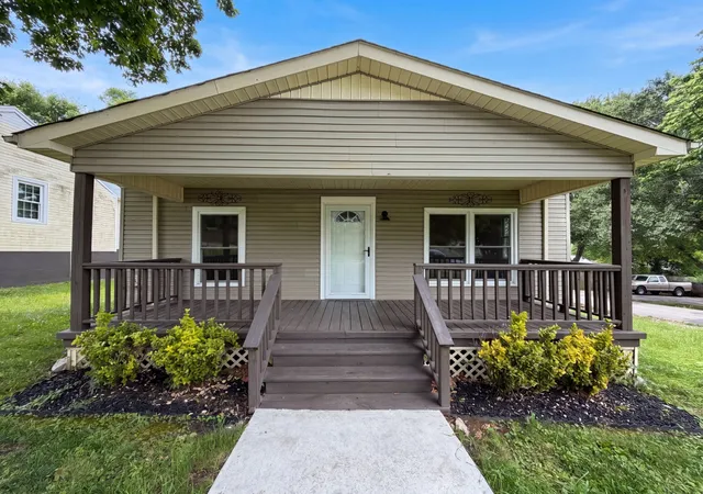 1st image of 1820 Figures Ave, Columbia, TN 38401 | MLS# 3191779