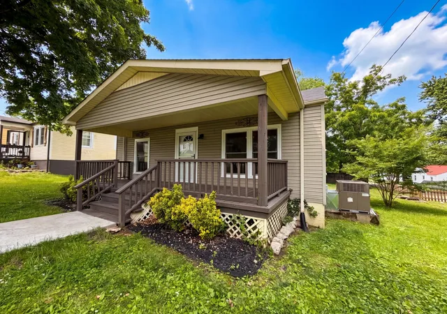 2nd image of 1820 Figures Ave, Columbia, TN 38401 | MLS# 3191779