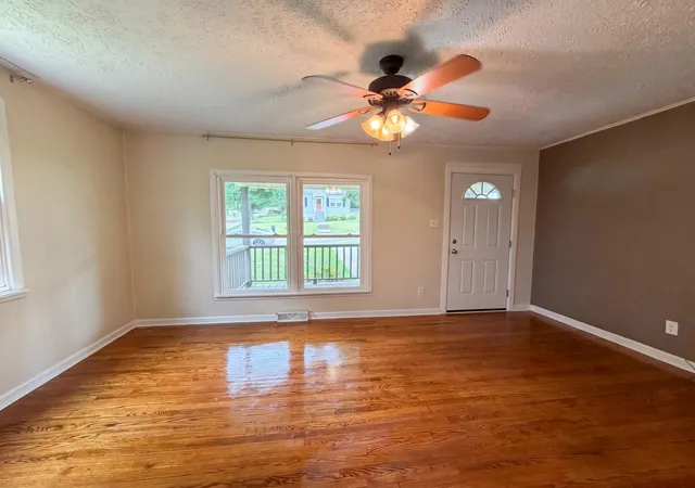 Photo 3 of Single family home for sale at 1820 Figures Ave, Columbia, TN 38401 | MLS# 3191779 | Listing updated on 2026-09-24