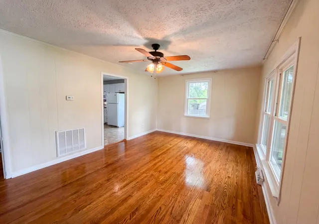 Photo 3 of Single family home for sale at 1820 Figures Ave, Columbia, TN 38401 | MLS# 3191779 | Listing updated on 2026-09-24