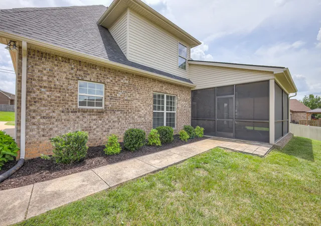 Photo 1 of Single family home for sale at 1305 Royal Oak Ave, Murfreesboro, TN 37129 | MLS# 3191873 | Listing updated on 2026-10-17