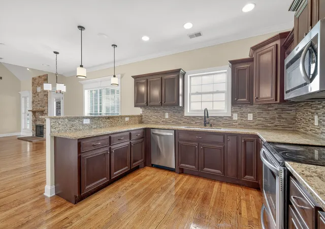 Photo 2 of Single family home for sale at 1305 Royal Oak Ave, Murfreesboro, TN 37129 | MLS# 3191873 | Listing updated on 2026-10-17