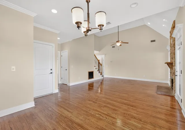 Photo 3 of Single family home for sale at 1305 Royal Oak Ave, Murfreesboro, TN 37129 | MLS# 3191873 | Listing updated on 2026-10-17