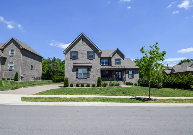 Homes for sale in Gallatin, TN | 1002 Keeneland Dr, Gallatin, TN 37066 | MLS# 3198935