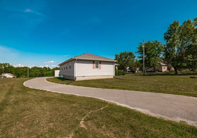 Photo 3 of Single family home for sale at 1212 Mount Vernon Rd, Bethpage, TN 37022 | MLS# 3193066 | Listing updated on 2026-08-11