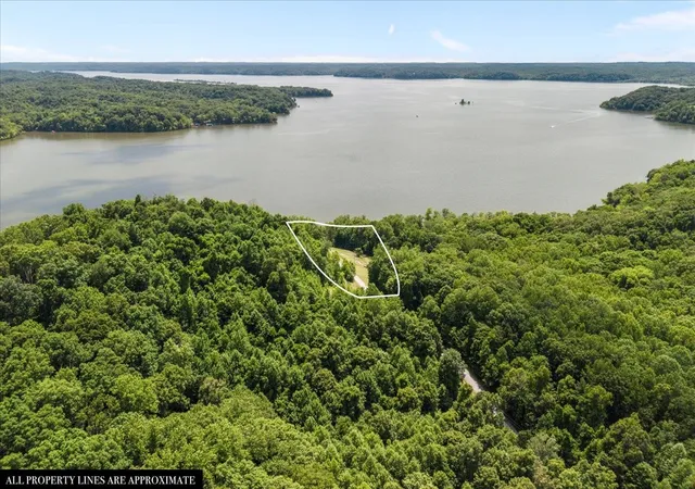 Homes for sale in Stewart, TN | 1016 Pointe Of View Ln, Stewart, TN 37175 | MLS# 3211186