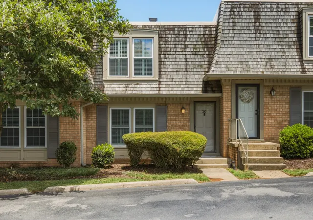 Listing Photo 1 - Condo for sale in building located at 3000 Hillsboro Pike, Nashville, TN 37215 - Unit #20