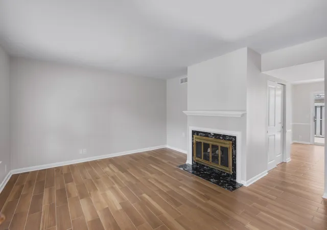 Listing Photo 3 - Condo for sale in building located at 3000 Hillsboro Pike, Nashville, TN 37215 - Unit #20