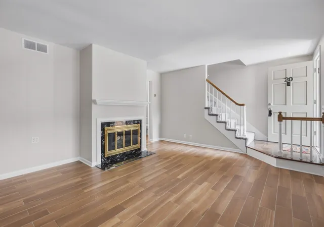 Listing Photo 4 - Condo for sale in building located at 3000 Hillsboro Pike, Nashville, TN 37215 - Unit #20