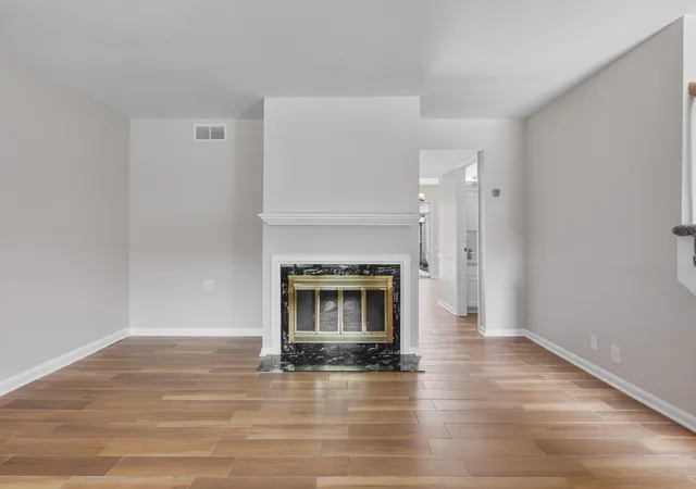 Listing Photo 5 - Condo for sale in building located at 3000 Hillsboro Pike, Nashville, TN 37215 - Unit #20