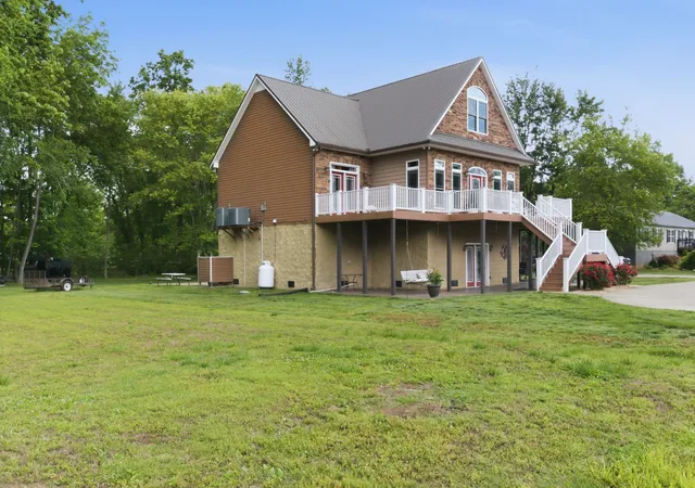 Homes for sale in Chapmansboro, TN | 1024 Cumberland Dr, Chapmansboro, TN 37035 | MLS# 3214651
