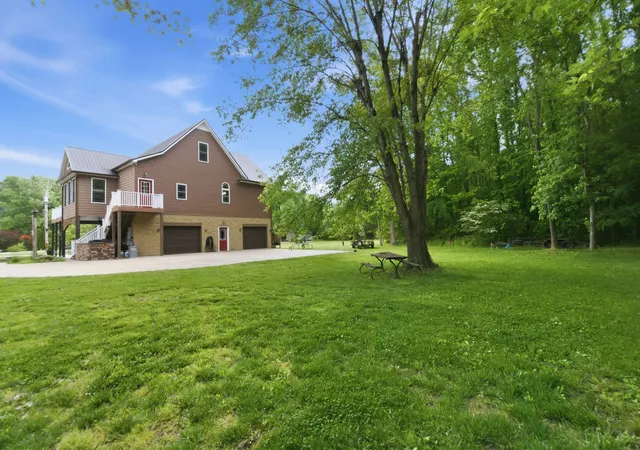 Homes for sale in Chapmansboro, TN | 1024 Cumberland Dr, Chapmansboro, TN 37035 | MLS# 3214651