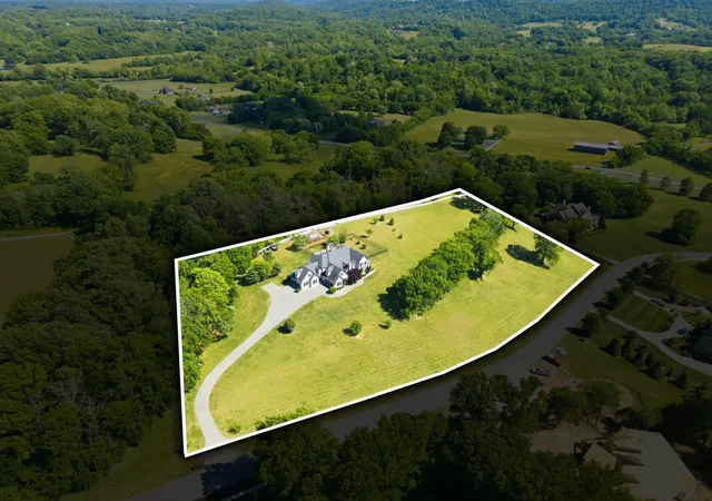 Photo 3 of Mansion for sale at 1159 Saddle Springs Dr, Thompsons Station, TN 37179 | MLS# 3193911 | Listing updated on 2026-09-29