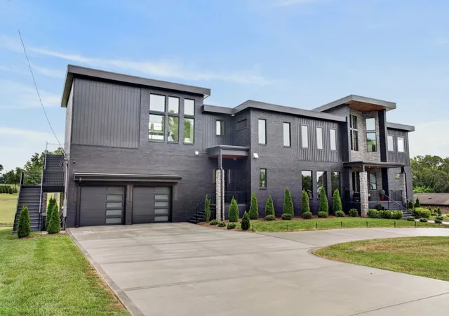 Photo 3 of Single family home for sale at 116 Fairways Dr, Hendersonville, TN 37075 | MLS# 3542300 | Listing updated on 2026-09-18