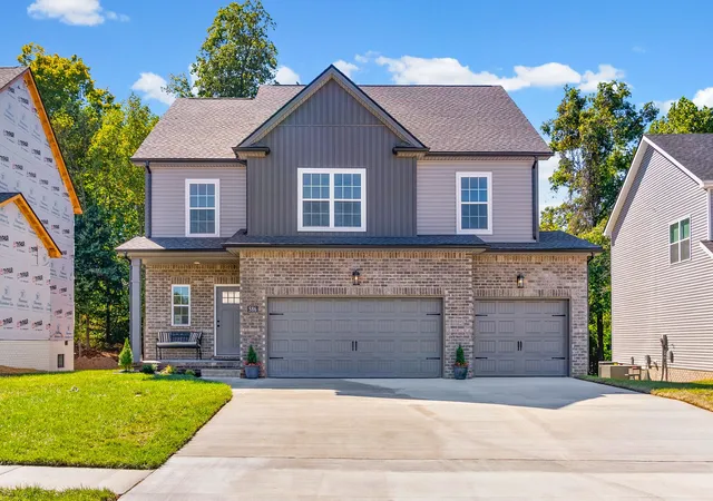 Photo 2 of Single family home for sale at 586 Pongracz Way, Clarksville, TN 37042 | MLS# 3196861 | Listing updated on 2026-09-30