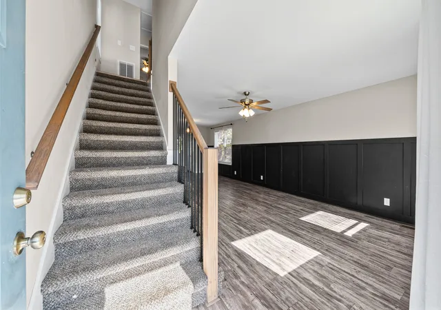 Photo 3 of Single family home for sale at 925 Oak Ln, Clarksville, TN 37040 | MLS# 3205636 | Listing updated on 2026-05-11