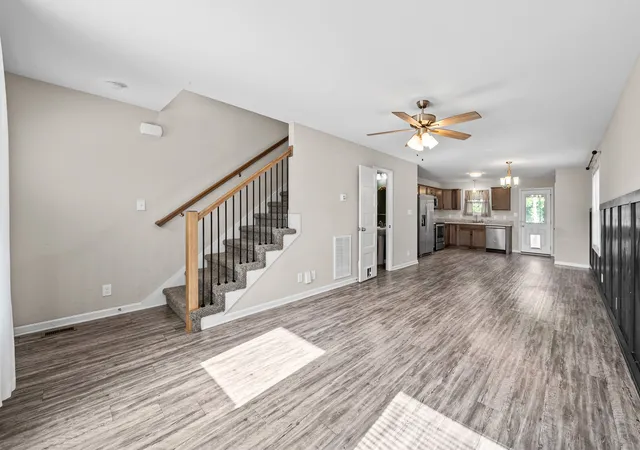 Photo 4 of Single family home for sale at 925 Oak Ln, Clarksville, TN 37040 | MLS# 3205636 | Listing updated on 2026-05-11