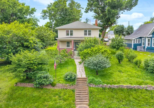 Photo 3 of Single family home for sale at 440 North 2nd St, Clarksville, TN 37040 | MLS# 3197552 | Listing updated on 2026-08-19