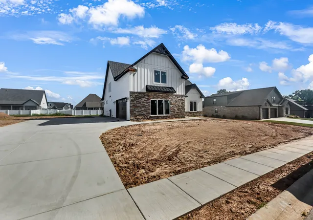 Photo 2 of Single family home for sale at 2473 Ellsworth Dr, Clarksville, TN 37043 | MLS# 3198858 | Listing updated on 2026-09-02