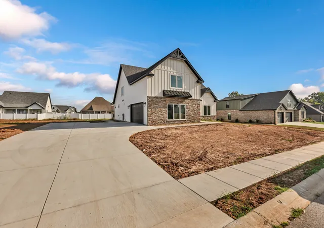 Photo 2 of Single family home for sale at 2473 Ellsworth Dr, Clarksville, TN 37043 | MLS# 3198858 | Listing updated on 2026-09-22
