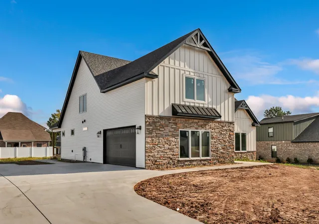 Photo 3 of Single family home for sale at 2473 Ellsworth Dr, Clarksville, TN 37043 | MLS# 3198858 | Listing updated on 2026-10-14