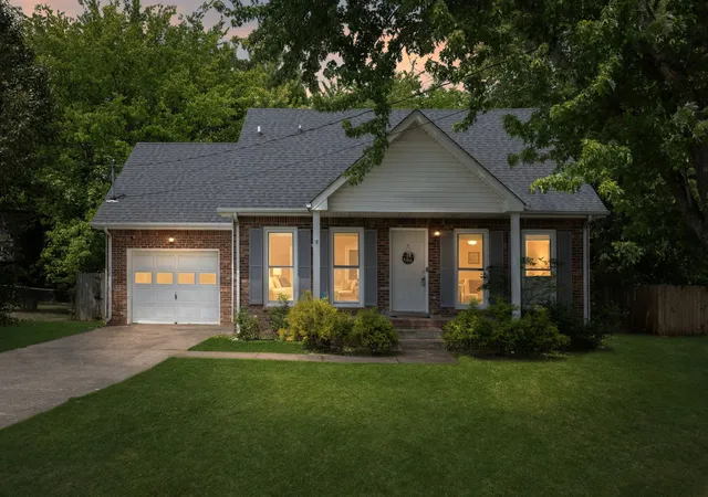 Homes for sale in Clarksville, TN | 1036 Roedeer Dr, Clarksville, TN 37042 | MLS# 3224856