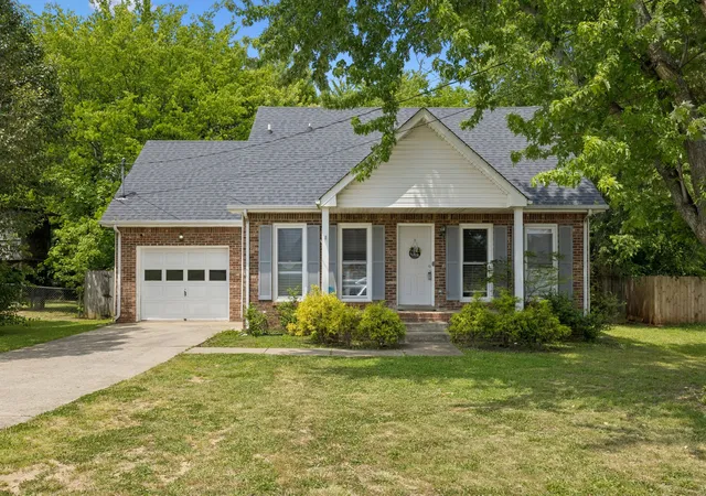 Homes for sale in Clarksville, TN | 1036 Roedeer Dr, Clarksville, TN 37042 | MLS# 3224856